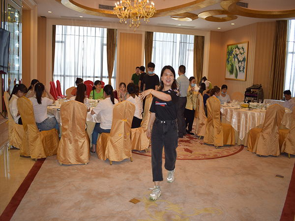 端午節(jié)公司舉行聚餐活動